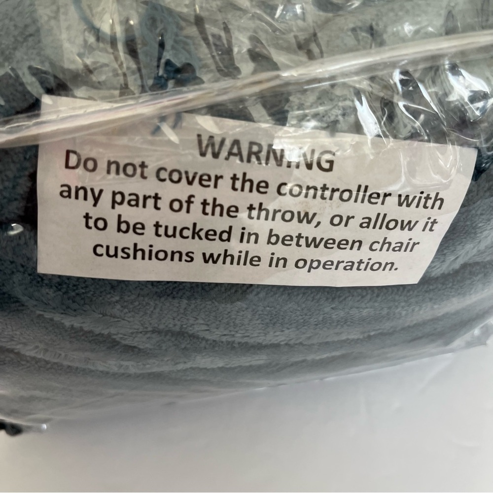 Beautyrest Blue Heated Plush Throw - Picture 3 of 11